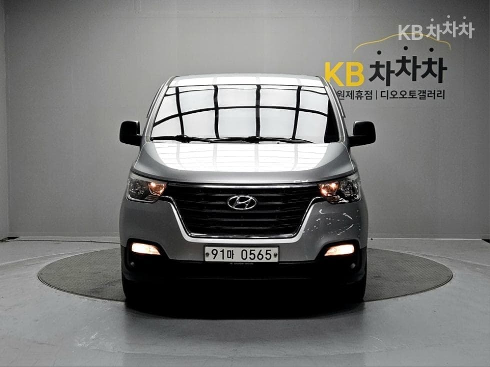 Hyundai The New Grand Starex Van 5-Passenger Style - Image 2