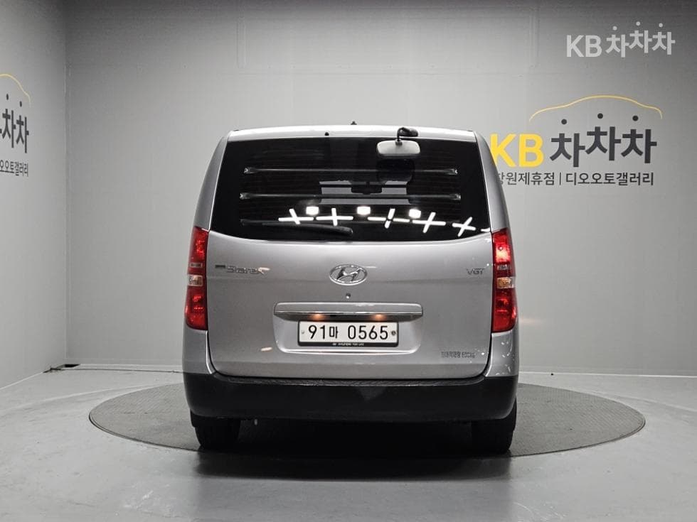 Hyundai The New Grand Starex Van 5-Passenger Style - Image 4