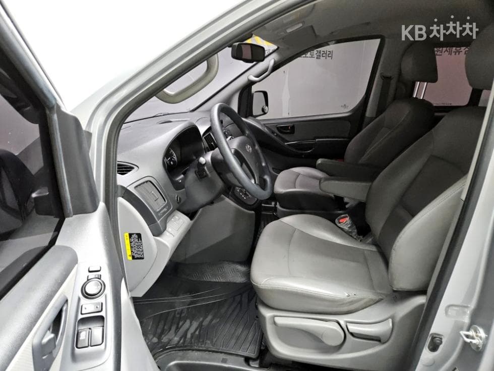 (91M0565)Hyundai The New Grand Starex Van 5 Passenger Style - 11