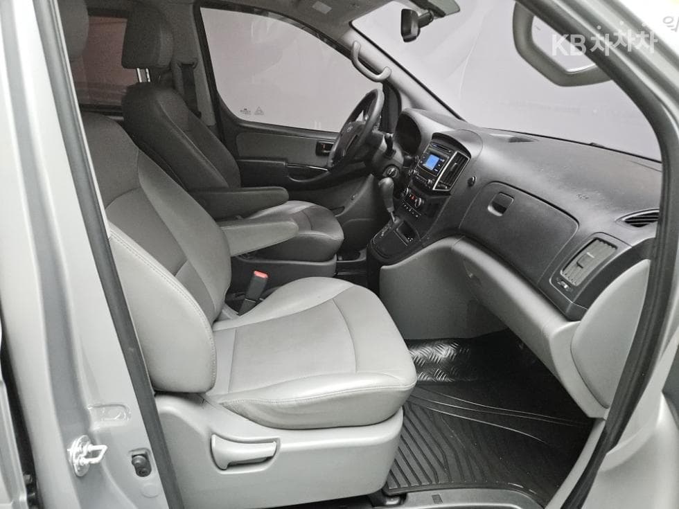 (91M0565)Hyundai The New Grand Starex Van 5 Passenger Style - 12