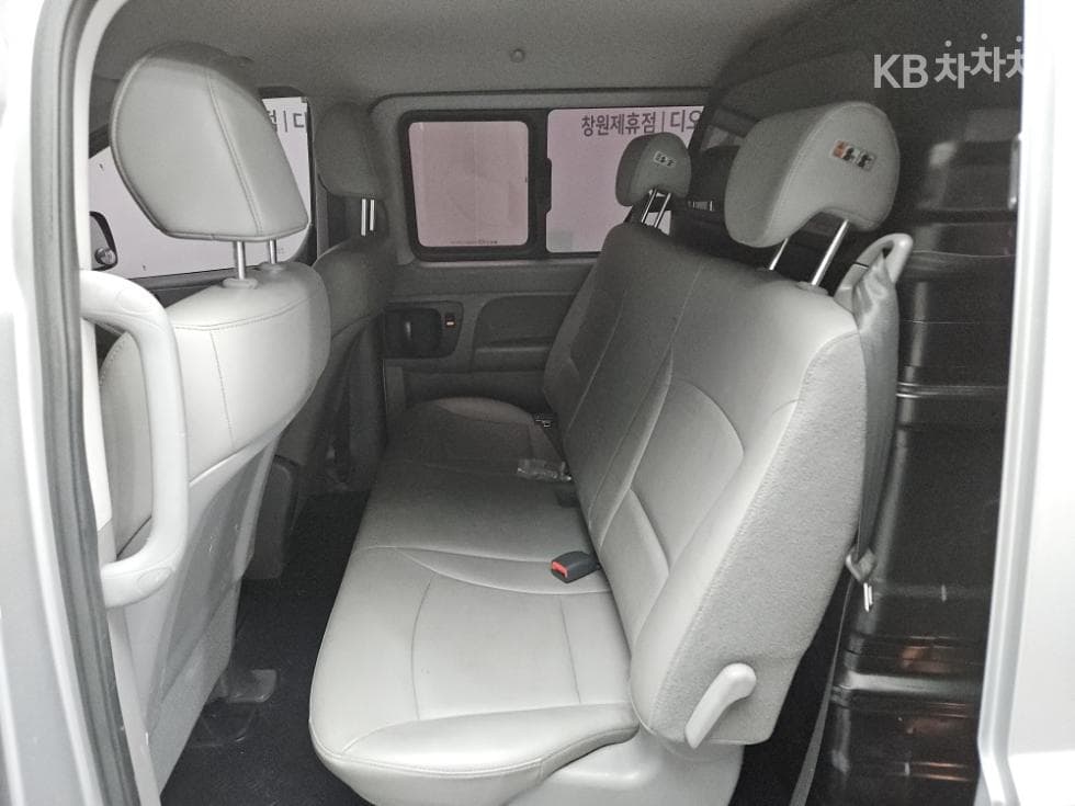 (91M0565)Hyundai The New Grand Starex Van 5 Passenger Style - 13