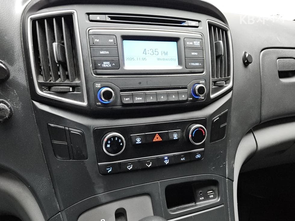 (91M0565)Hyundai The New Grand Starex Van 5 Passenger Style - 15