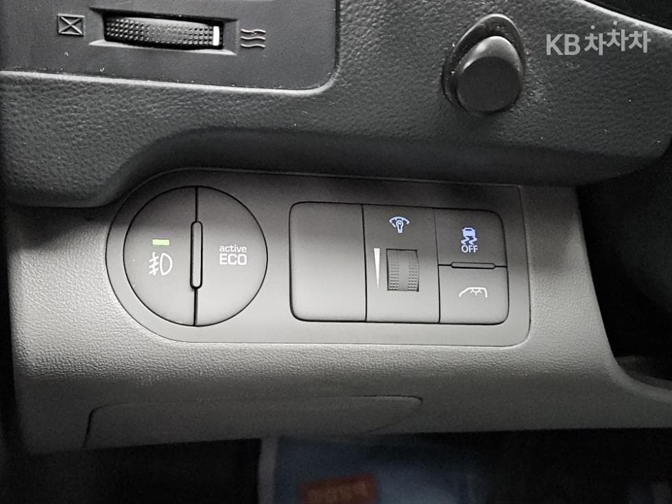 (91M0565)Hyundai The New Grand Starex Van 5 Passenger Style - 16