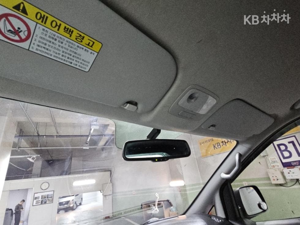 (91M0565)Hyundai The New Grand Starex Van 5 Passenger Style - 18