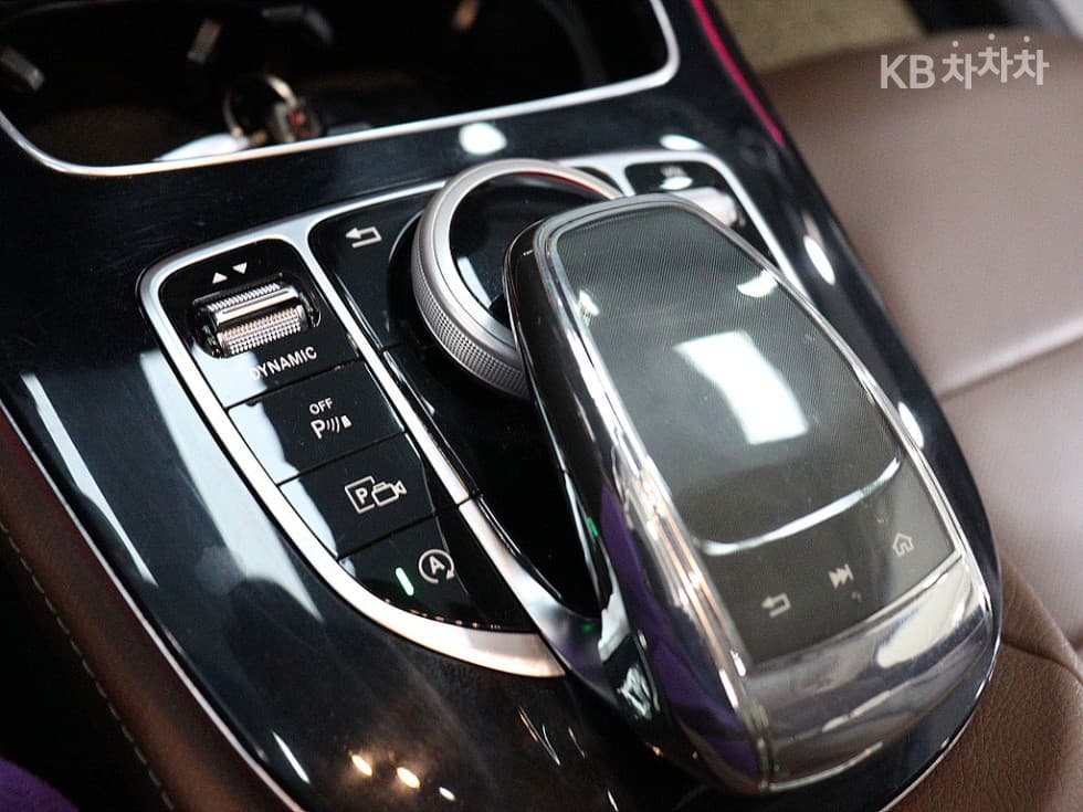 (264bo3555)Mercedes-Benz E-Class (W213)E300 4Matic AMG Line - 8