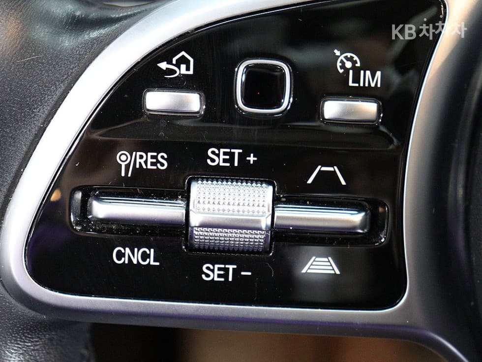 (264bo3555)Mercedes-Benz E-Class (W213)E300 4Matic AMG Line - 9