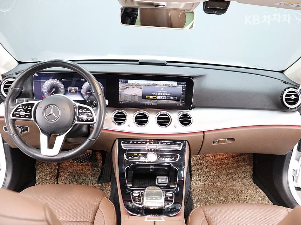 (264bo3555)Mercedes-Benz E-Class (W213)E300 4Matic AMG Line - 13