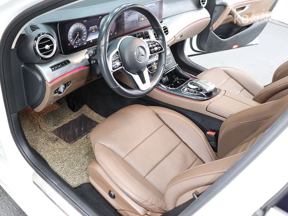 (264bo3555)Mercedes-Benz E-Class (W213)E300 4Matic AMG Line - 16