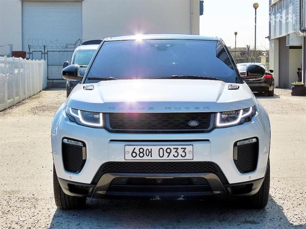 Land Rover Range Rover Evoque 5-Door 2.0 TD4 Dynamic - Image 2