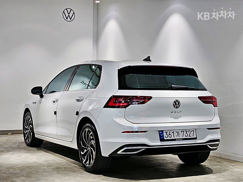 Volkswagen The Golf 8(MK8) 2.0 TDI Prestige - Image 4