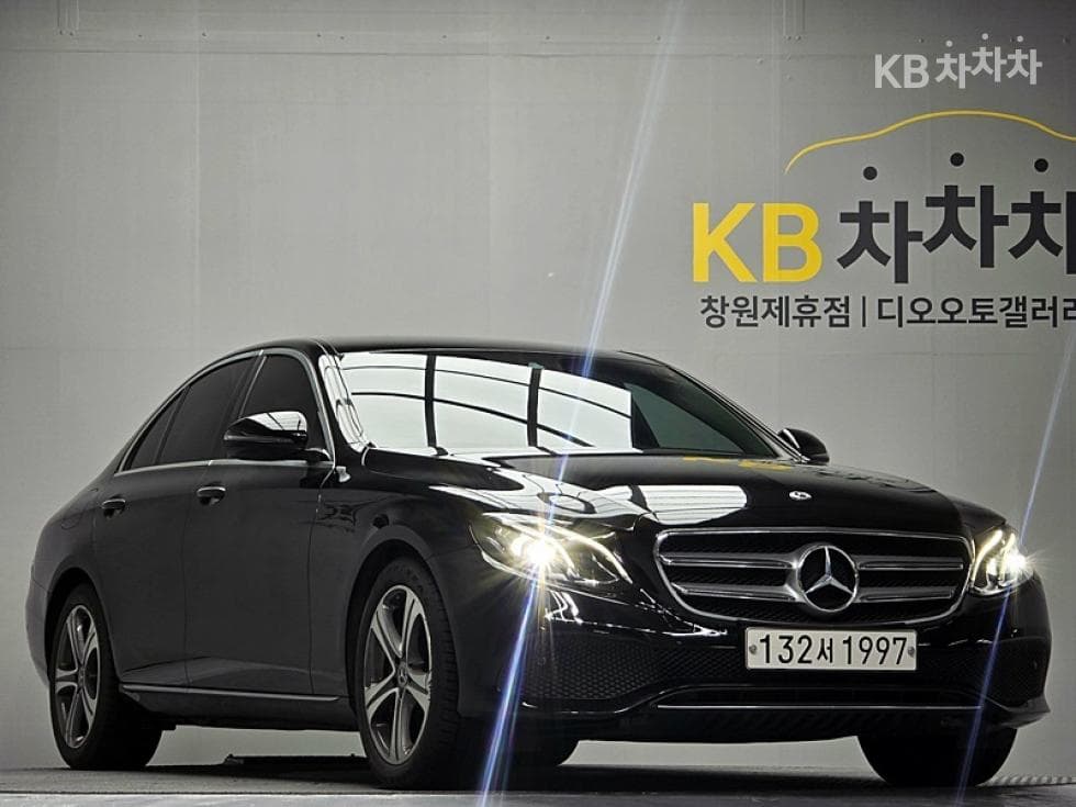 Mercedes-Benz Нов E-КласE300 Авангард W212 - 3