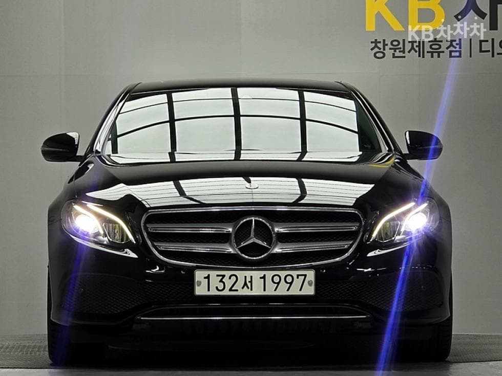 Mercedes-Benz Нов E-Клас E300 Авангард W212(09~13) - Image 1