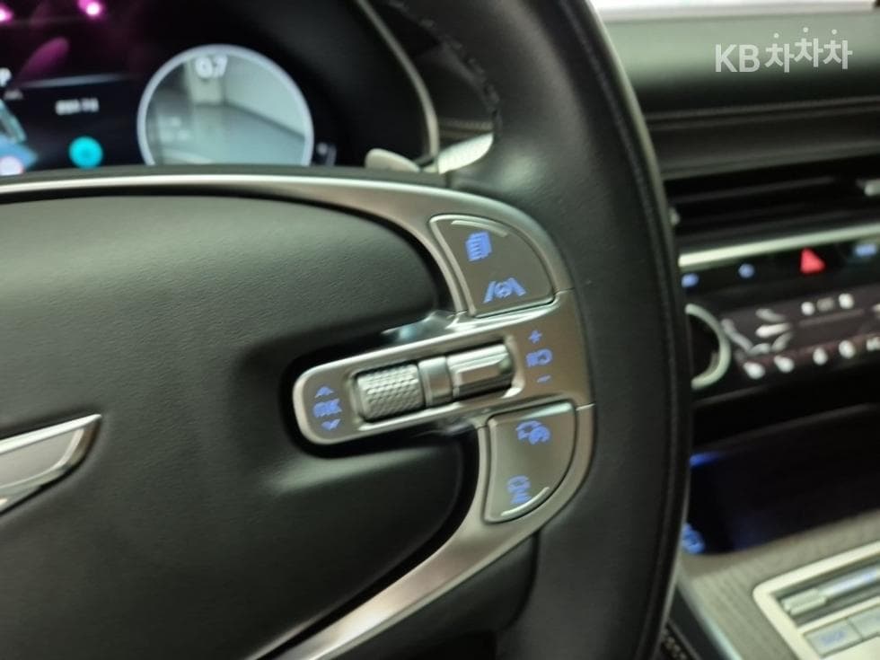 Genesis GV802.5 Turbo Gasoline AWD - 16