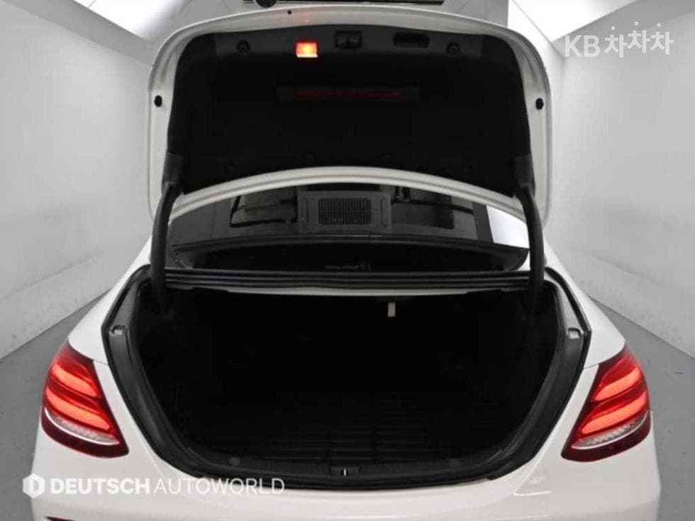 Mercedes-Benz E-Клас (W213)E200 Avantgarde - 20