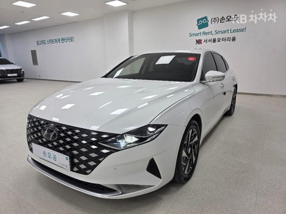 Hyundai The New Grandeur Hybrid 2.4 Premium - Image 1
