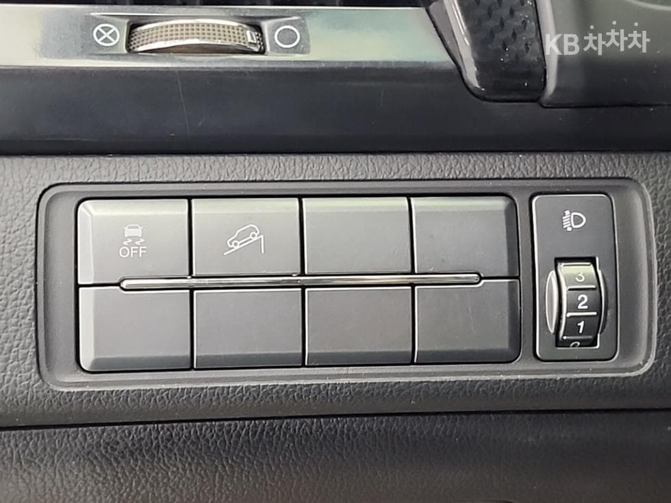 (90O2622)KG Mobility Rexton Sport 2.2 4WD Prestige - 18