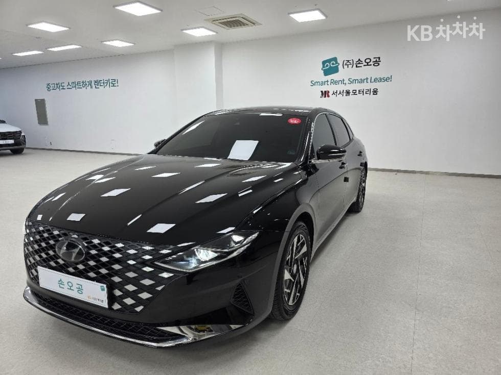 Hyundai The New Granger Hybrid 2.4 LeBlanc - Image 1