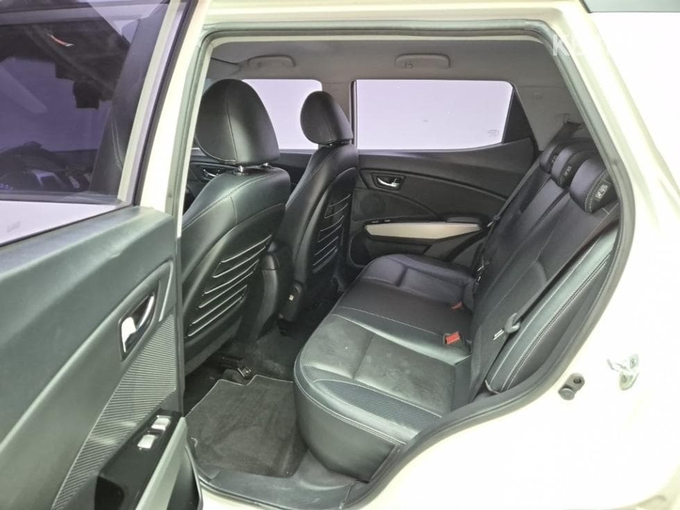 КейДжи Мобилити ТиволиДизел LX Стандартен - 12