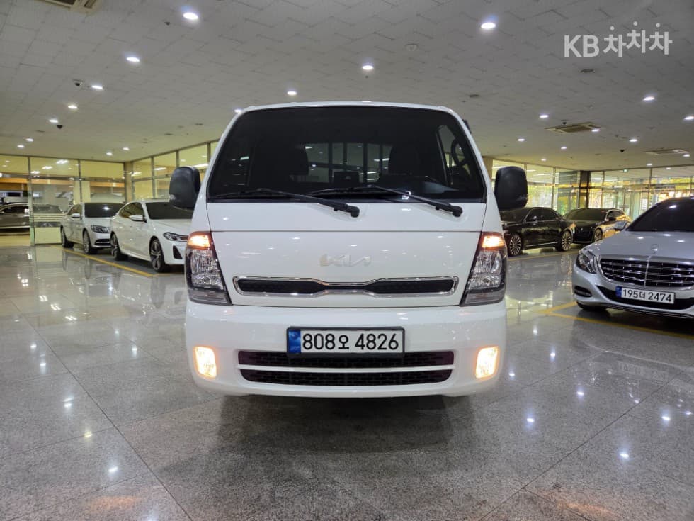 Киа The New (фейслифт) Бонго 3 (лек)1 тон Королевска кабина LPI Удължено междуосие 2WD GL - 2