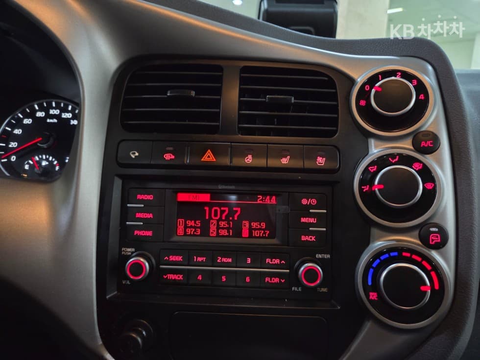 Киа The New (фейслифт) Бонго 3 (лек)1 тон Королевска кабина LPI Удължено междуосие 2WD GL - 10