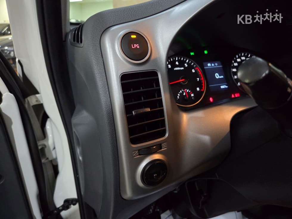 Киа The New (фейслифт) Бонго 3 (лек)1 тон Королевска кабина LPI Удължено междуосие 2WD GL - 13