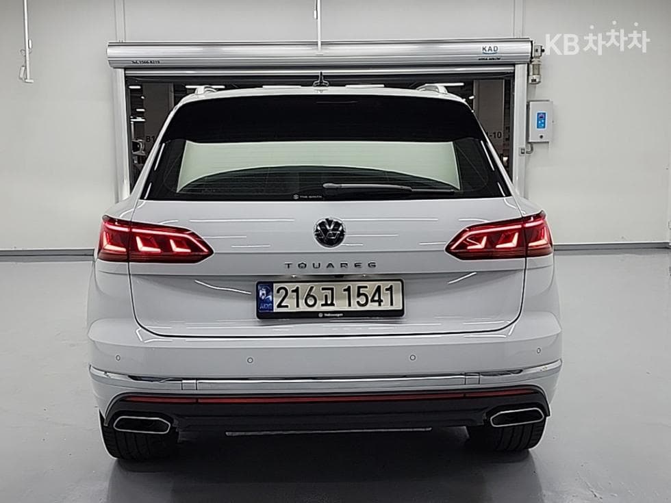 Volkswagen Touareg 3rd Generation 3.0 TDI Prestige - Image 3