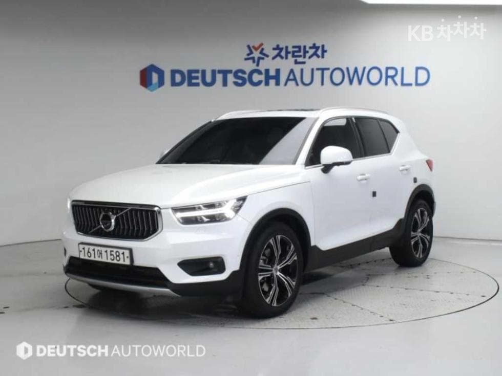 Volvo XC40 T4 AWD Inscription - Image 1