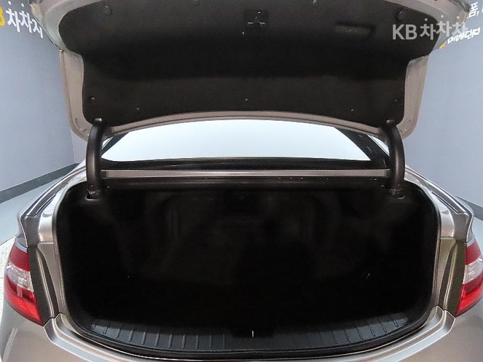 Hyundai Grandeur (Azera)HGHG240 Modern - 19