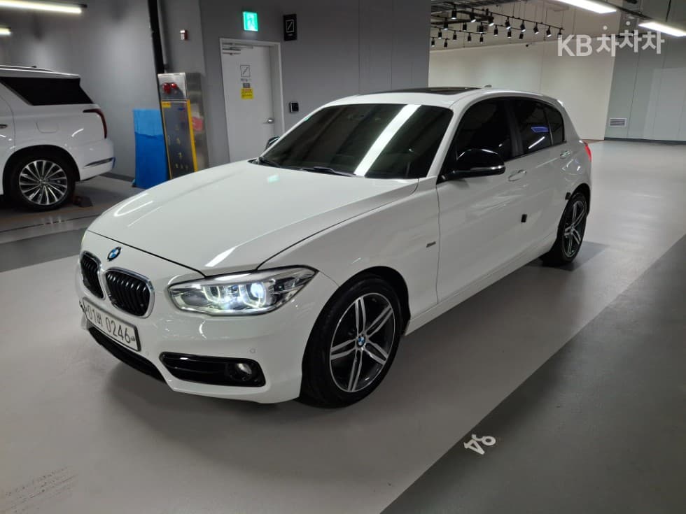 BMW Нов1시리즈 118d 스포츠 Стандартен - Image 1