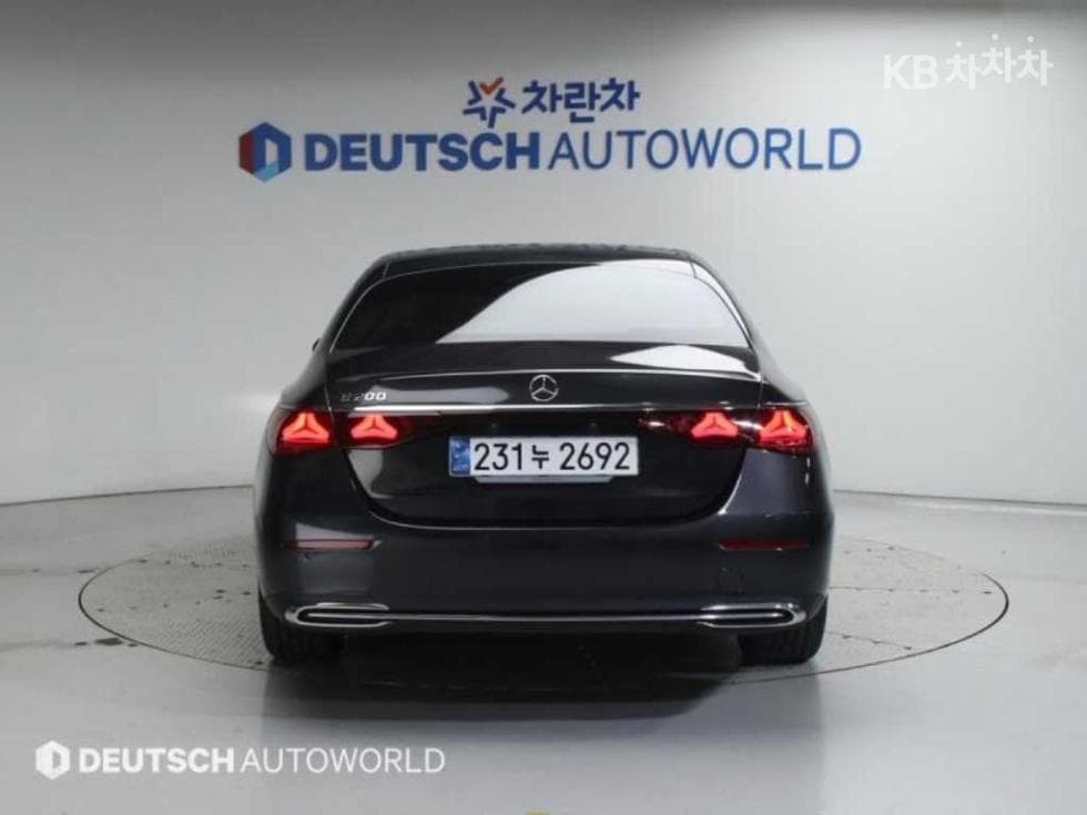 Mercedes-Benz E-클래스 (W214)E200 Avantgrade - 4