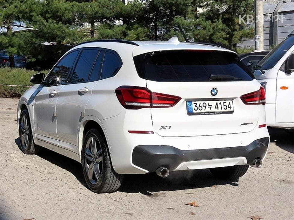 BMW X1 (F48)xDrive 20i M Sport Package - 3