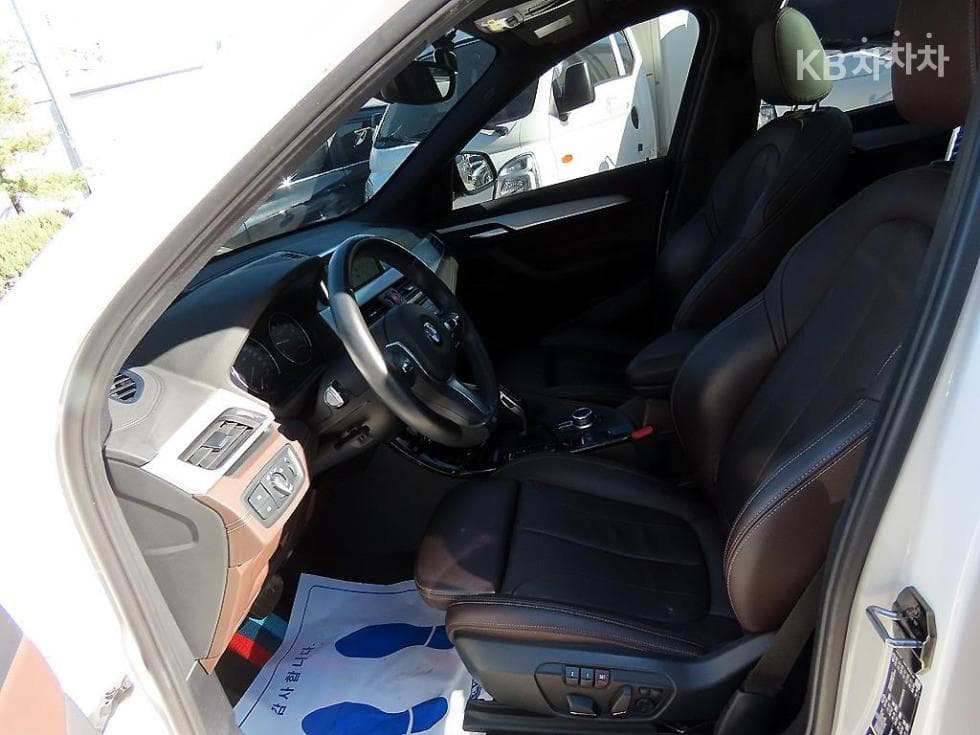 BMW X1 (F48)xDrive 20i M Sport Package - 5