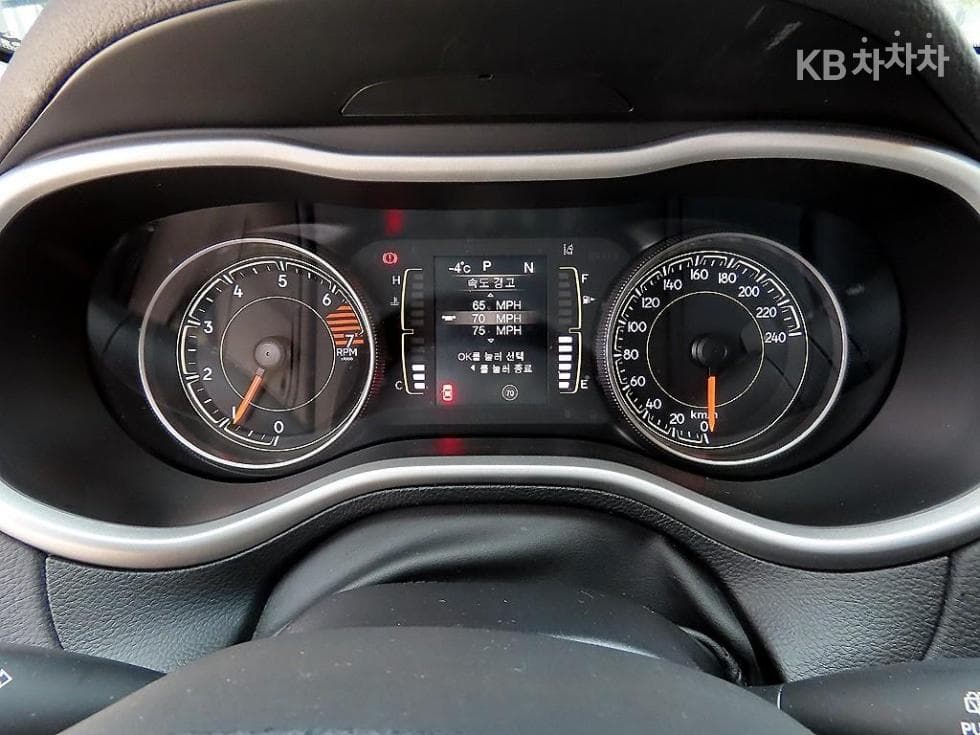 지프 체로키2.4 론지튜드 하이 - 9