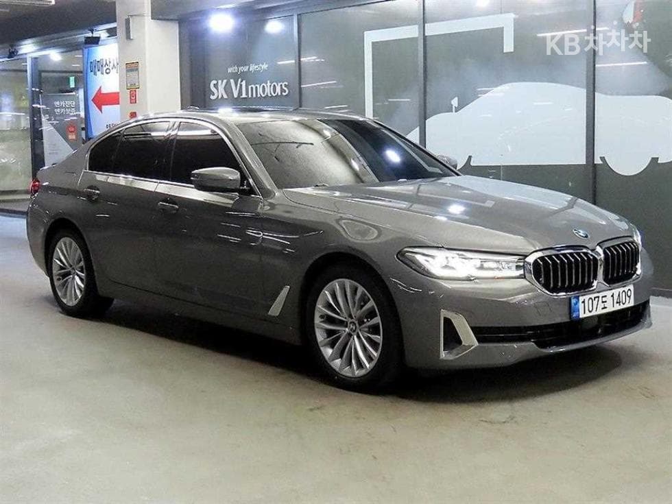 BMW 올New5 Series (G30) 520i Luxury - Image 1