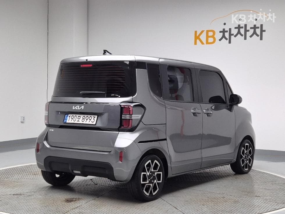 Kia The New (facelift) Kia Ray (van)1.0 Gasoline Signature - 3