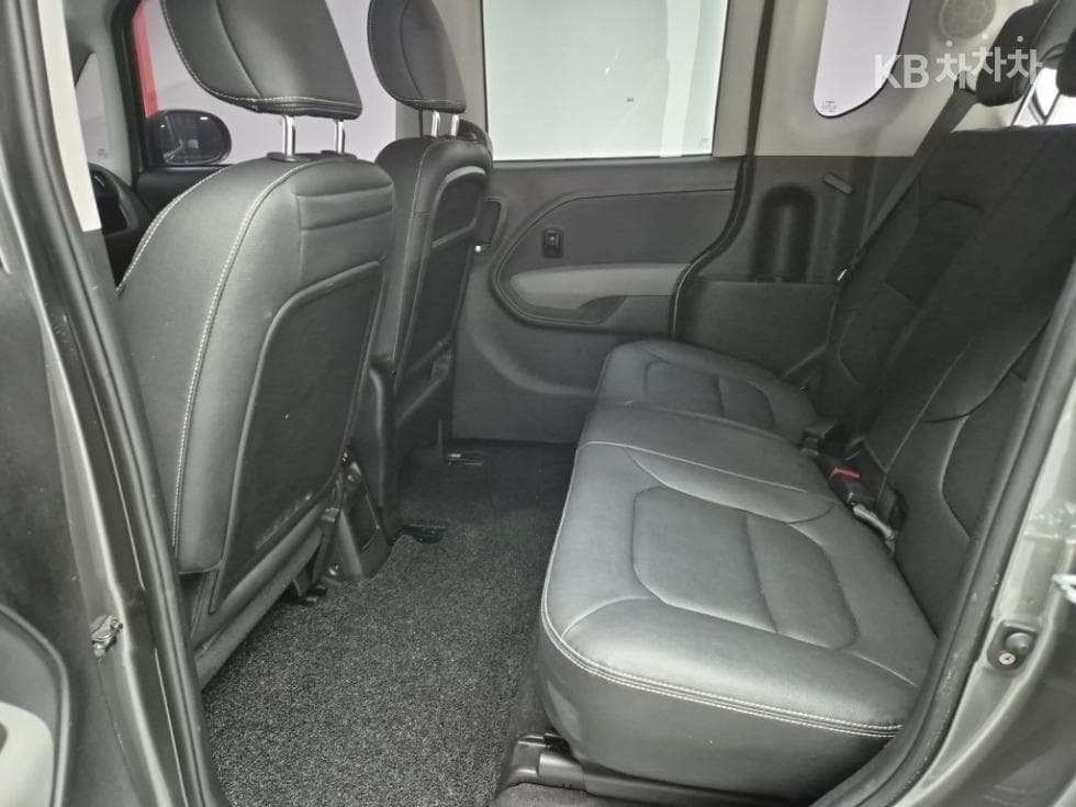 Kia The New (facelift) Kia Ray (van)1.0 Gasoline Signature - 12