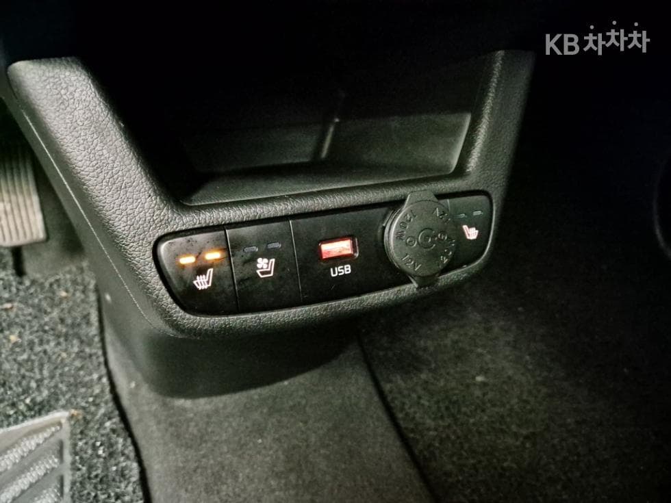 Kia The New (facelift) Kia Ray (van)1.0 Gasoline Signature - 16