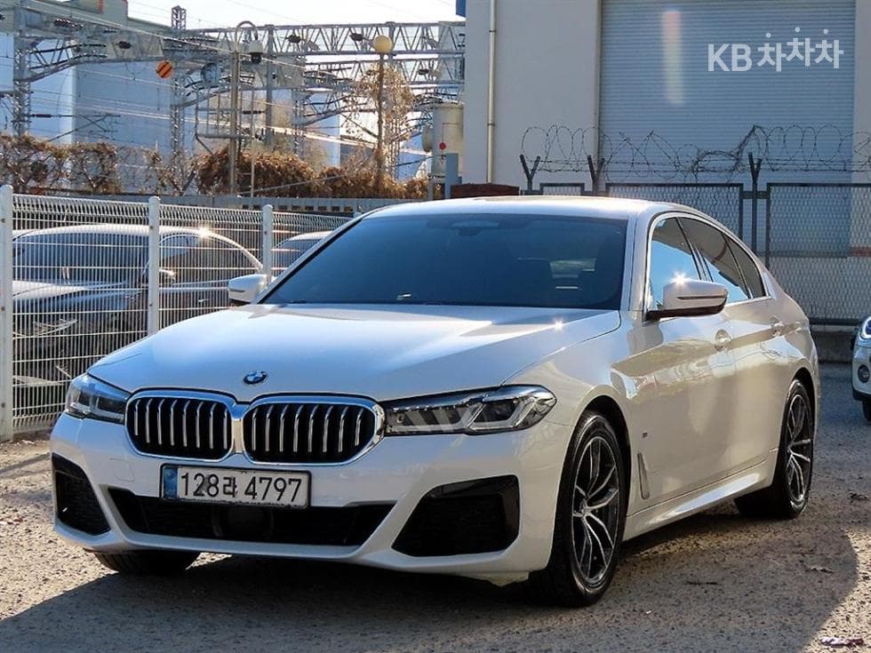 BMW 올New5 Series (G30) 523d M Sport - Image 1