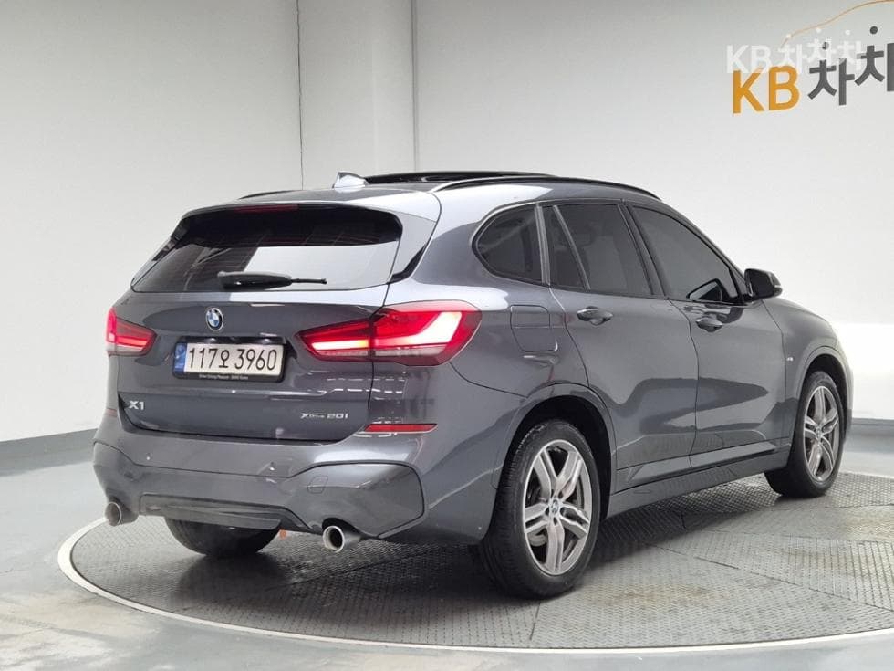 BMW X1 (F48)xDrive 20i M Sport Package - 3