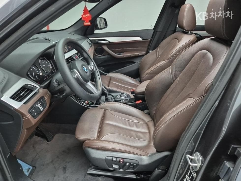 BMW X1 (F48)xDrive 20i M Sport Package - 11