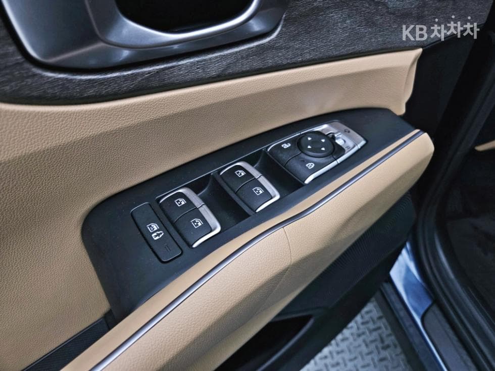 Киа The New (фейслифт) Sorento MQ42.2 Дизел 2WD Престиж - 10