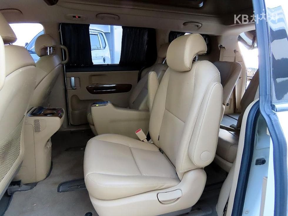 Киа All New Канивал9-местен 2.2 Дизел Висок Лимузин (Канивал) Престиж - 6