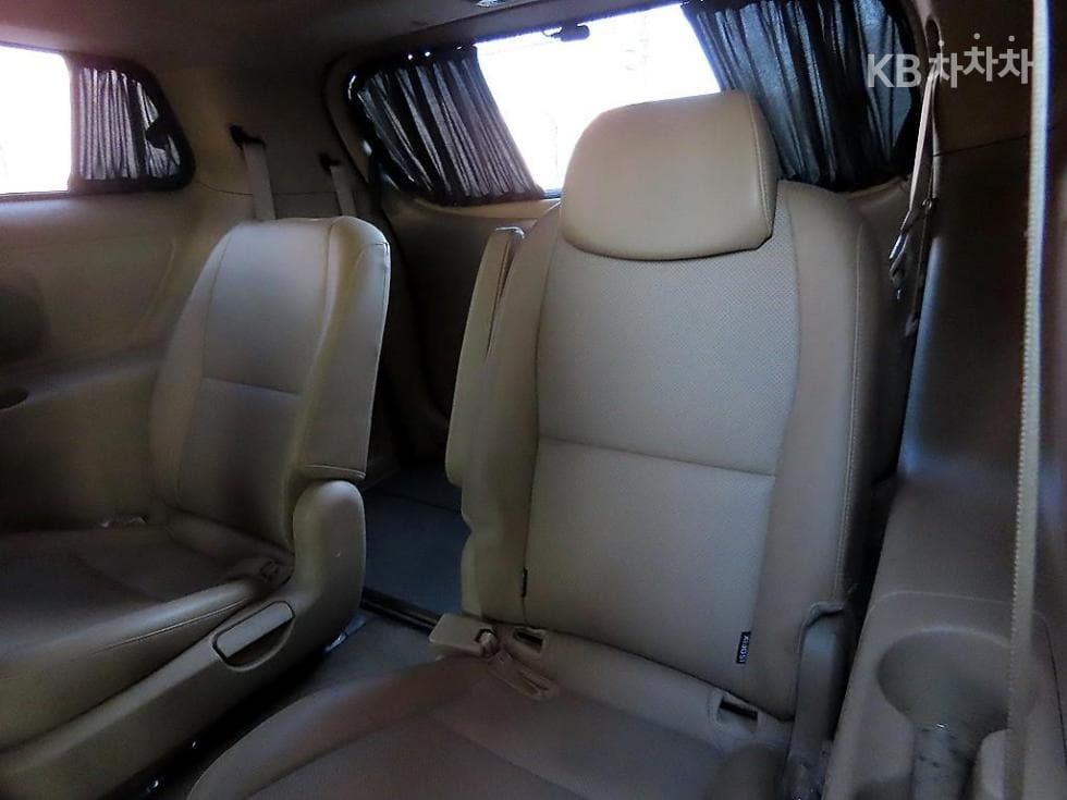 Киа All New Канивал9-местен 2.2 Дизел Висок Лимузин (Канивал) Престиж - 7