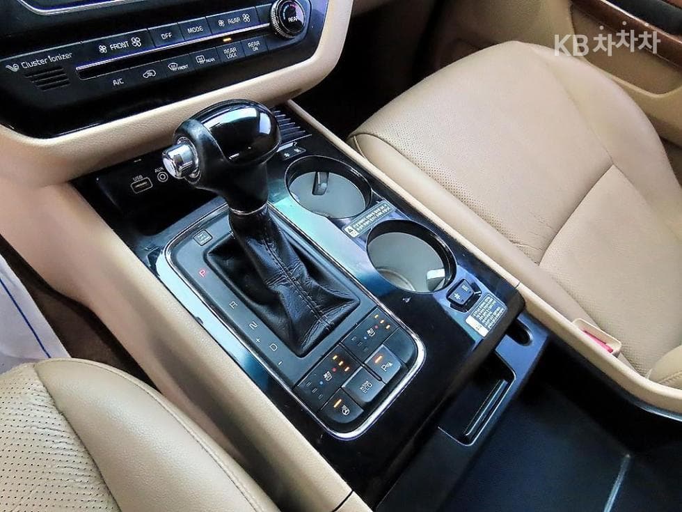 Киа All New Канивал9-местен 2.2 Дизел Висок Лимузин (Канивал) Престиж - 11