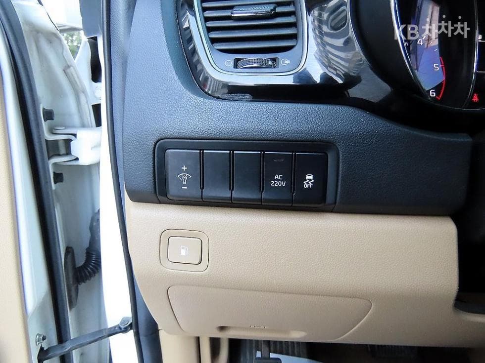 Киа All New Канивал9-местен 2.2 Дизел Висок Лимузин (Канивал) Престиж - 12