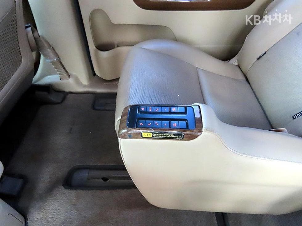 Киа All New Канивал9-местен 2.2 Дизел Висок Лимузин (Канивал) Престиж - 15