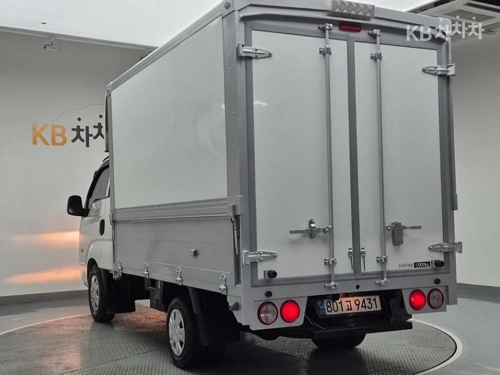 Киа The New (фейслифт) Бонго 3 (лек)Wing Body 1 тон 전동모터식 Королевска кабина Удължено междуосие LБазов - 2