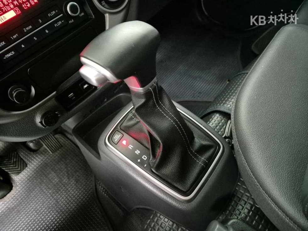 Киа The New (фейслифт) Бонго 3 (лек)Wing Body 1 тон 전동모터식 Королевска кабина Удължено междуосие LБазов - 8