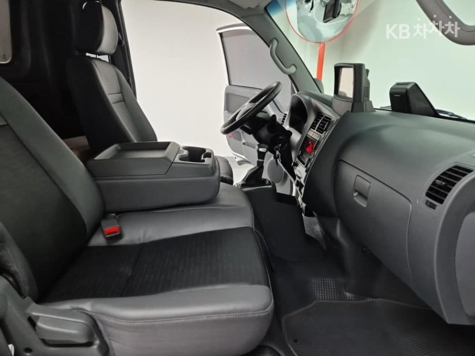 Киа The New (фейслифт) Бонго 3 (лек)Wing Body 1 тон 전동모터식 Королевска кабина Удължено междуосие LБазов - 11