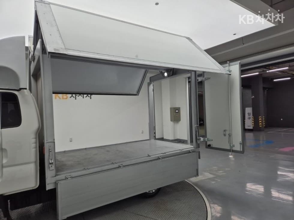 Киа The New (фейслифт) Бонго 3 (лек)Wing Body 1 тон 전동모터식 Королевска кабина Удължено междуосие LБазов - 17